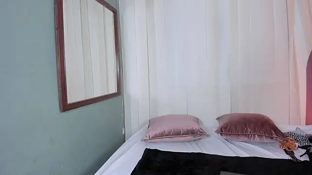 nahomi sweett online show from 11/09/25, 11:14