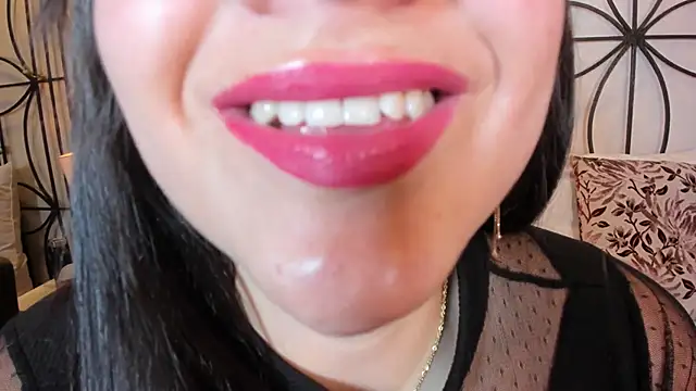 nahomi sweett online show from 09/25/25, 11:05