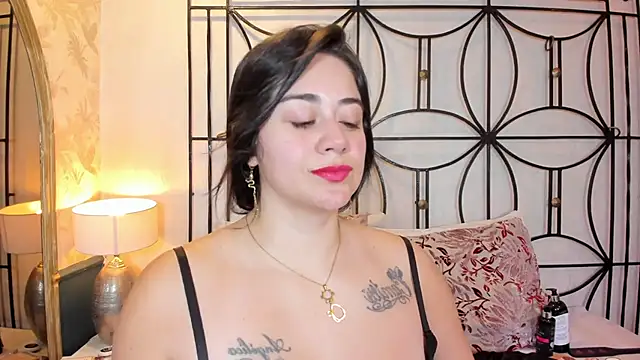 nahomi sweett online show from 09/19/25, 11:03