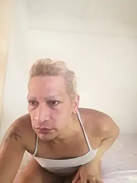 Candy-love87 online show from 04/08/26, 11:22