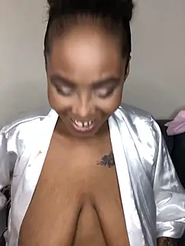 Nicole Liam  online show from 12/18/25, 01:22