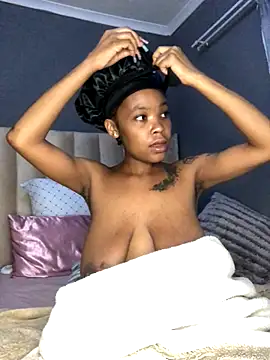 Nicole Liam  online show from 10/21/25, 09:47