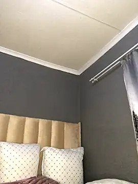 Nicole Liam  online show from 10/22/25, 11:03