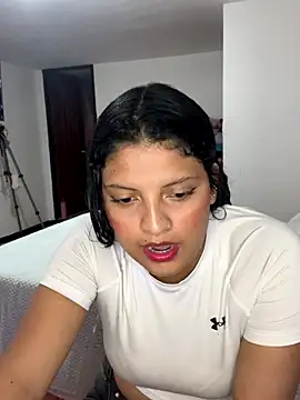 Snapshot of tati__22 chatting on 09/27/25, 06:03 tati 22 online show from 09/27/25, 06:03