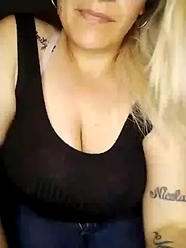 Snapshot of rusher27 chatting on 10/05/25, 04:14 rusher27 online show from 10/05/25, 04:14