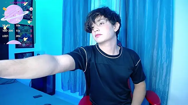 Snapshot of andyboy- chatting on 02/21/25, 03:01 andyboy- online show from 02/21/25, 03:01