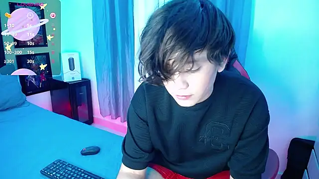 Snapshot of andyboy- chatting on 03/12/25, 01:03 andyboy- online show from 03/12/25, 01:03