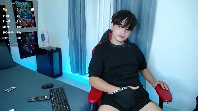 Snapshot of andyboy- chatting on 12/27/24, 02:25 andyboy- online show from 12/27/24, 02:25