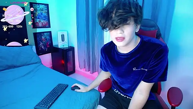 Snapshot of andyboy- chatting on 03/23/25, 12:36 andyboy- online show from 03/23/25, 12:36