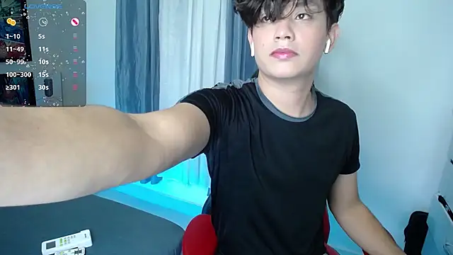 Snapshot of andyboy- chatting on 12/28/24, 11:26 andyboy- online show from 12/28/24, 11:26