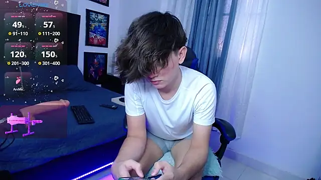 Snapshot of andyboy- chatting on 10/17/25, 10:22 andyboy- online show from 10/17/25, 10:22