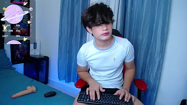 Snapshot of andyboy- chatting on 02/13/25, 09:49 andyboy- online show from 02/13/25, 09:49