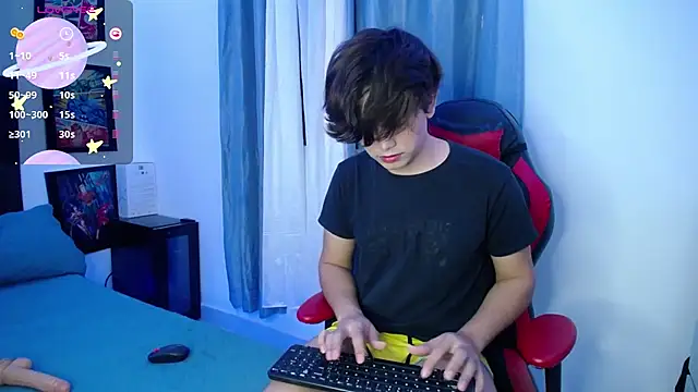 Snapshot of andyboy- chatting on 02/27/25, 10:09 andyboy- online show from 02/27/25, 10:09