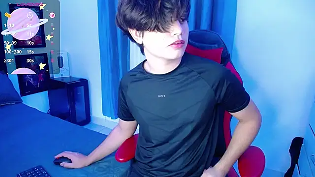 Snapshot of andyboy- chatting on 03/06/25, 12:43 andyboy- online show from 03/06/25, 12:43