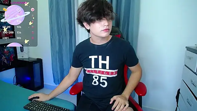 Snapshot of andyboy- chatting on 02/25/25, 02:25 andyboy- online show from 02/25/25, 02:25