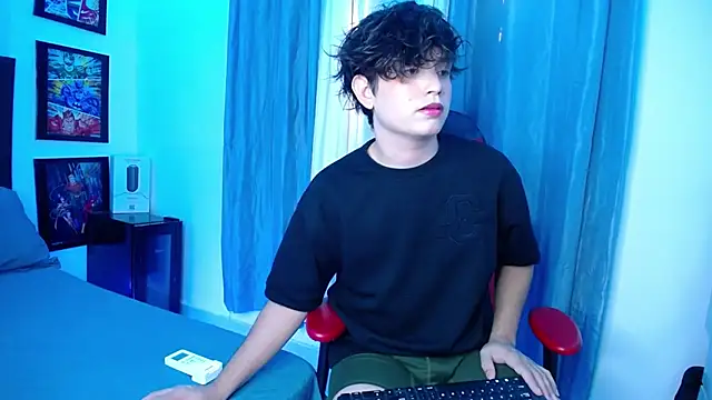Snapshot of andyboy- chatting on 02/10/25, 10:09 andyboy- online show from 02/10/25, 10:09
