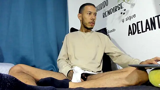 Aronxxs online show from 12/15/25, 07:58