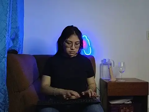Snapshot of Caroll_Luna chatting on 12/02/24, 04:15 Caroll Luna online show from 12/02/24, 04:15