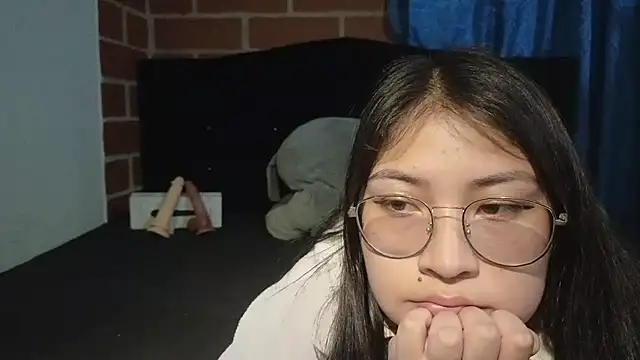 Snapshot of Caroll_Luna chatting on 03/22/25, 04:45 Caroll Luna online show from 03/22/25, 04:45