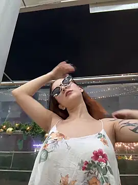 Mon Cherry online show from 12/17/25, 12:04