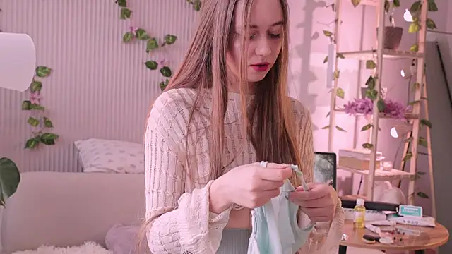 Snapshot of _Pretty_Doll_ chatting on 04/13/26, 10:30 Pretty Doll online show from 04/13/26, 10:30