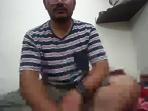 Snapshot of naughtymike0007 chatting on 10/29/25, 03:44 naughtymike0007 online show from 10/29/25, 03:44