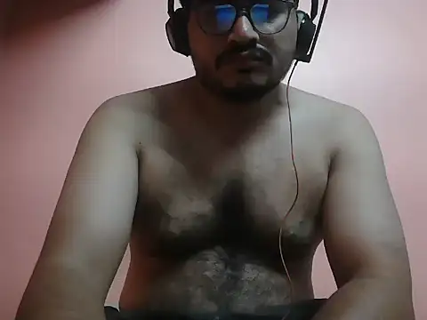 Snapshot of naughtymike0007 chatting on 06/23/26, 05:44 naughtymike0007 online show from 06/23/26, 05:44