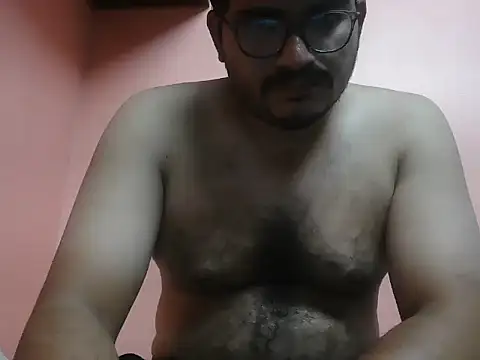 Snapshot of naughtymike0007 chatting on 07/06/26, 04:42 naughtymike0007 online show from 07/06/26, 04:42