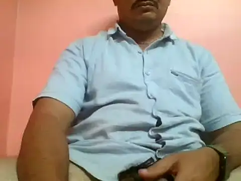 Snapshot of naughtymike0007 chatting on 12/15/25, 01:39 naughtymike0007 online show from 12/15/25, 01:39