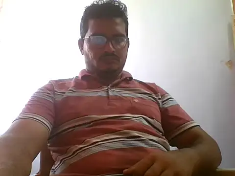Snapshot of naughtymike0007 chatting on 06/12/26, 04:43 naughtymike0007 online show from 06/12/26, 04:43