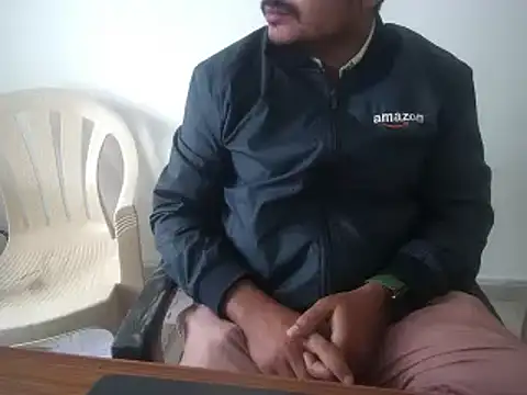 Snapshot of naughtymike0007 chatting on 11/18/25, 09:34 naughtymike0007 online show from 11/18/25, 09:34