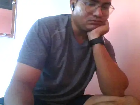 Snapshot of naughtymike0007 chatting on 09/30/25, 06:08 naughtymike0007 online show from 09/30/25, 06:08