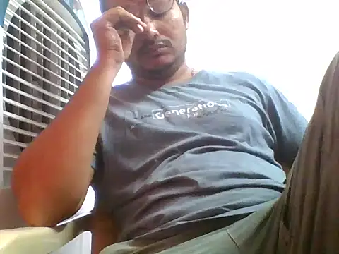 Snapshot of naughtymike0007 chatting on 10/15/25, 02:43 naughtymike0007 online show from 10/15/25, 02:43