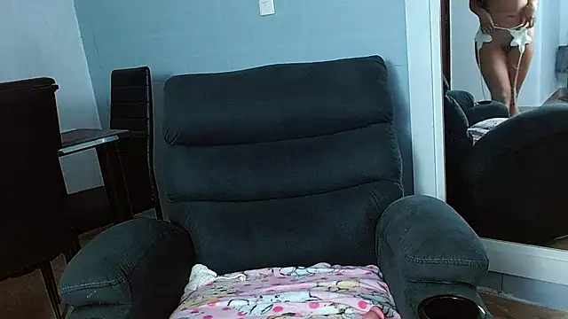 Snapshot of rousebonnett chatting on 01/14/25, 10:12 rousebonnett online show from 01/14/25, 10:12