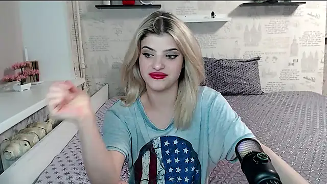 Snapshot of AleksandraFlores chatting on 04/14/26, 11:54 AleksandraFlores online show from 04/14/26, 11:54