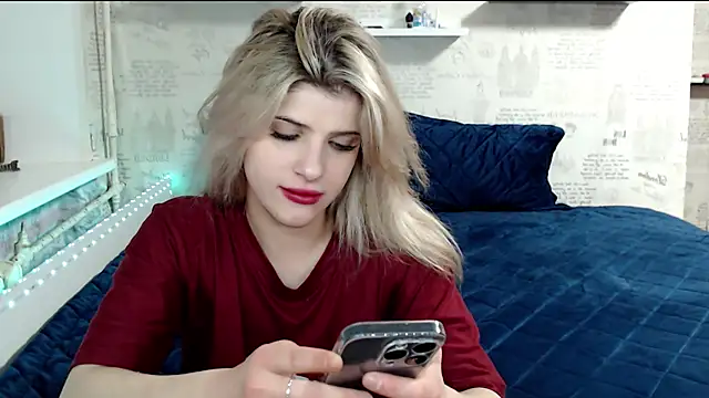 Snapshot of AleksandraFlores chatting on 04/02/26, 10:16 AleksandraFlores online show from 04/02/26, 10:16