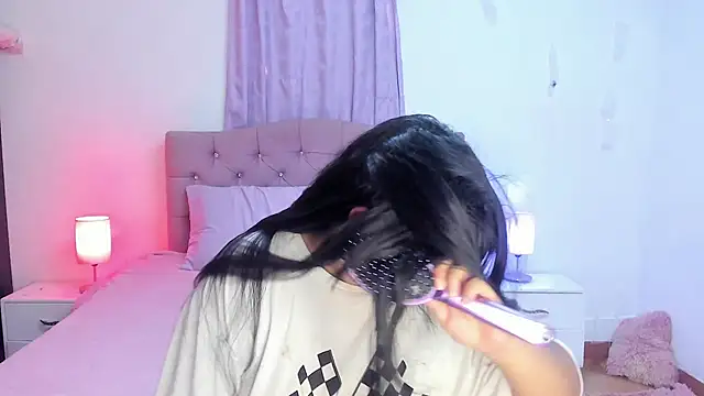 Latinabombsheell online show from 11/19/25, 07:03