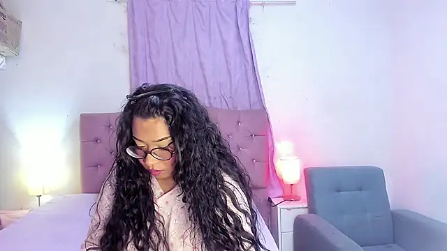 Latinabombsheell online show from 04/28/26, 04:06