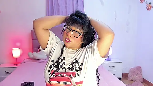 Latinabombsheell online show from 11/18/25, 06:06