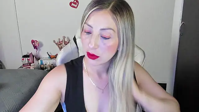 Andreina Suann online show from 11/18/25, 10:51