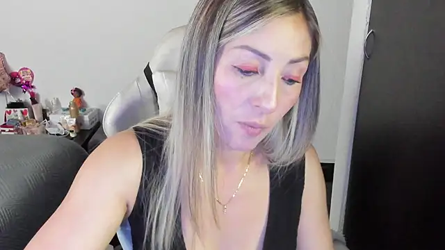 Andreina Suann online show from 12/15/25, 12:33