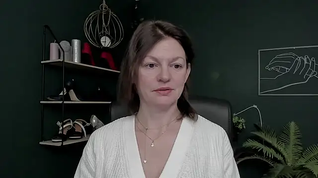 VivianWILD online show from 11/25/25, 06:47