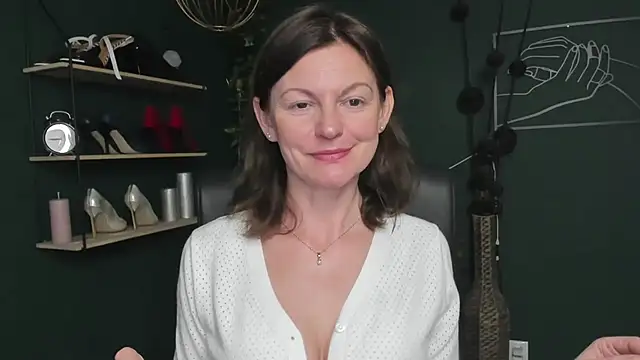 VivianWILD online show from 10/13/25, 06:26