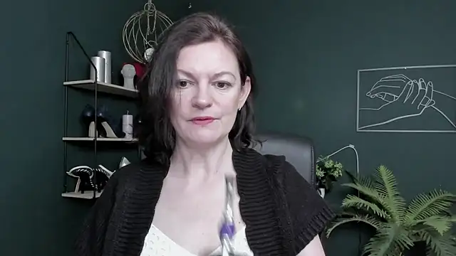 VivianWILD online show from 05/15/26, 06:33