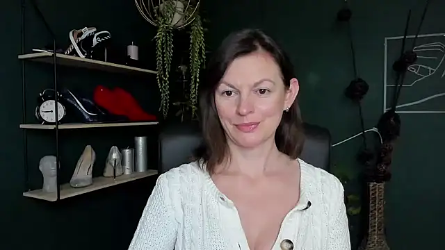 VivianWILD online show from 03/21/25, 10:06