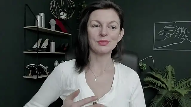 VivianWILD online show from 02/26/26, 07:41