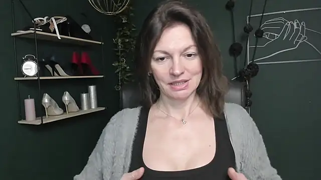 VivianWILD online show from 10/16/25, 05:59