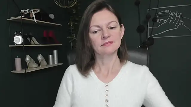 VivianWILD online show from 10/17/25, 06:06