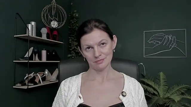 VivianWILD online show from 12/18/25, 07:07