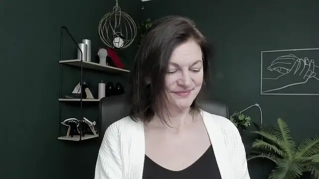 VivianWILD online show from 04/18/26, 05:54